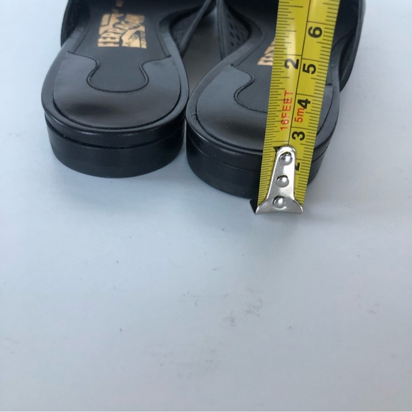 SALVATORE FERRAGAMO Emile LC Nero Laser Cut Leather Flats Mules Sz 8 1/2 B NWB - Picture 13 of 14